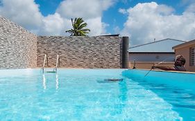 Evasion En Plein Coeur De La Ville Studio Jacuzzis Sauna Et Piscine Au Centre De Port-Louis